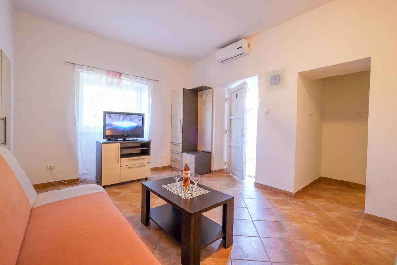 Apartmani Nina Ровинь Экстерьер фото