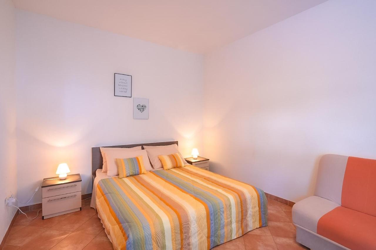 Apartmani Nina Ровинь Экстерьер фото